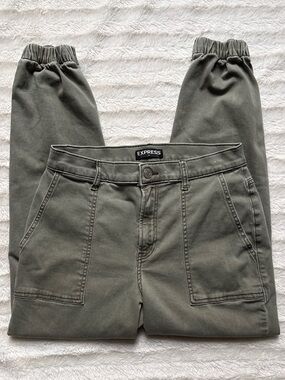 Express Women's Olive Green Cropped Straight High Rise Cargo Pants Size 6